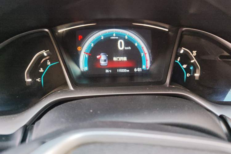 Used Honda Civic 2016 220TURBO CVT Luxury Edition Odometer Close Up