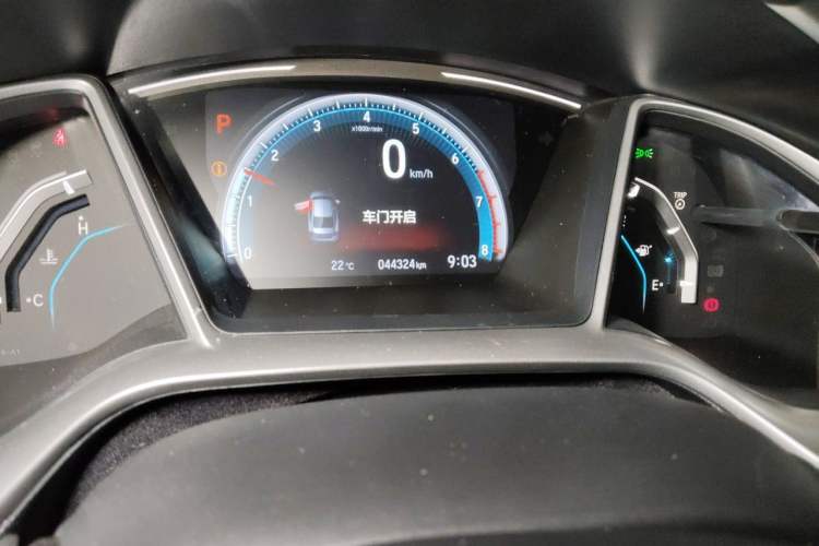 Used Honda Civic 2016 220TURBO CVT Luxury Edition Odometer Close Up
