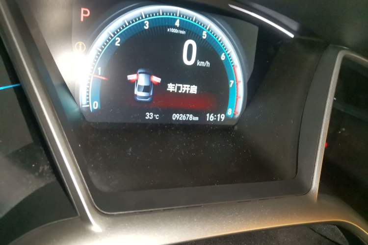 Used Honda Civic 2016 220TURBO CVT Luxury Edition Odometer Close Up