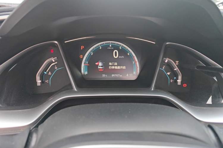 Used Honda Civic 2016 220TURBO CVT Luxury Edition Odometer Close Up