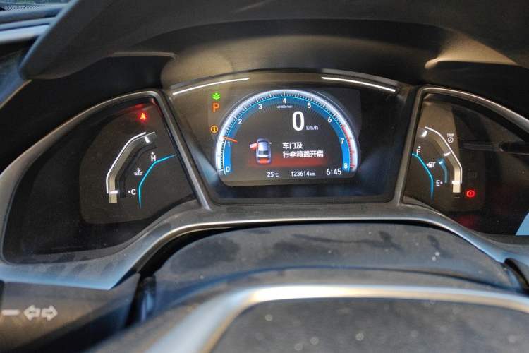 Used Honda Civic 2016 220TURBO CVT Luxury Edition Odometer Close Up