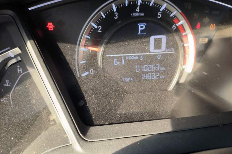 Used Honda Civic 2016 180TURBO CVT Comfort Version Odometer Close Up