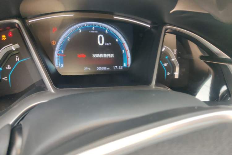 Used Honda Civic 2016 220TURBO CVT Luxury Edition Odometer Close Up