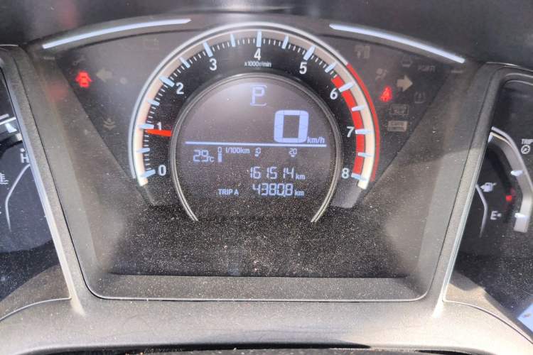 Used Honda Civic 2016 180TURBO CVT Comfort Version Odometer Close Up