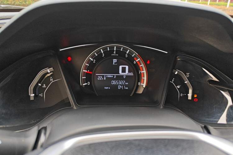 Used Honda Civic 2016 180TURBO CVT Comfort Version Odometer Close Up