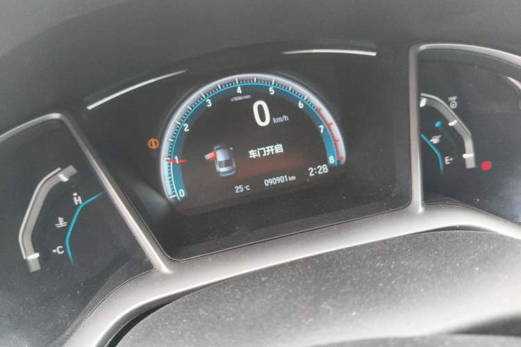 Used Honda Civic 2016 220TURBO Manual Luxury Edition Odometer Close Up