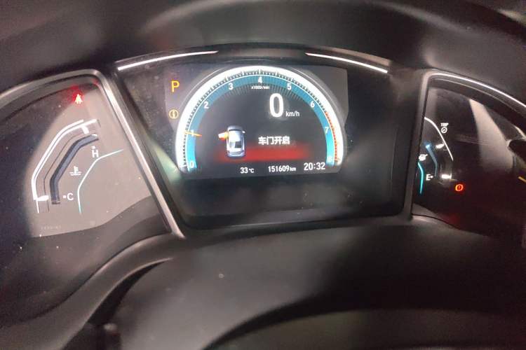 Used Honda Civic 2016 220TURBO CVT Luxury Edition Odometer Close Up