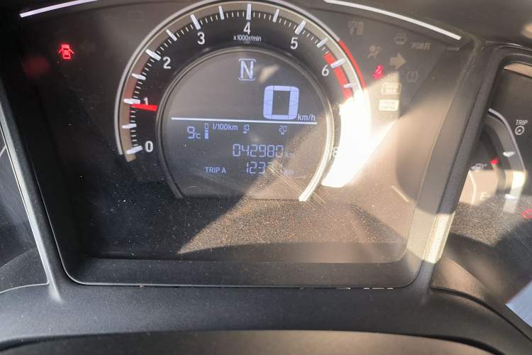 Used Honda Civic 2016 180TURBO CVT Comfort Version Odometer Close Up