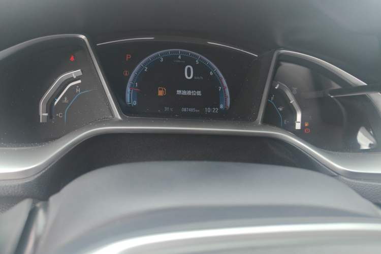 Used Honda Civic 2016 220TURBO CVT Luxury Edition Odometer Close Up