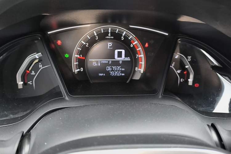 Used Honda Civic 2016 180TURBO CVT Comfort Version Odometer Close Up
