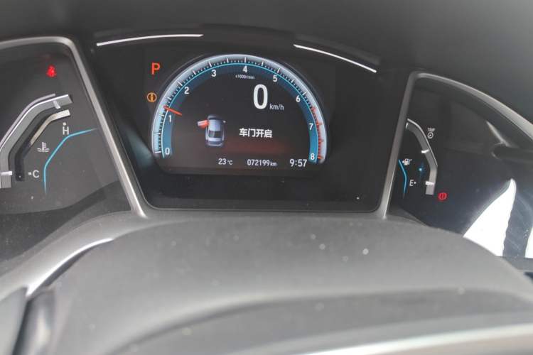 Used Honda Civic 2016 220TURBO CVT Luxury Edition Odometer Close Up