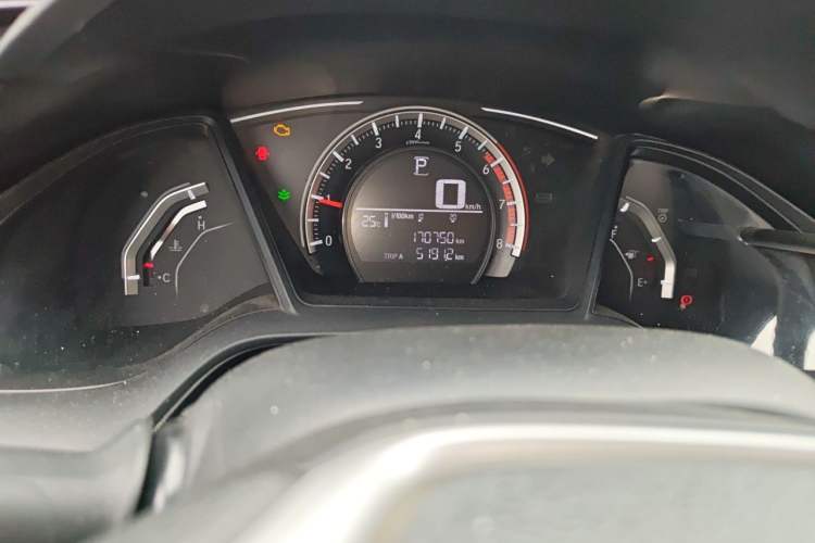 Used Honda Civic 2016 180TURBO CVT Comfort Version Odometer Close Up