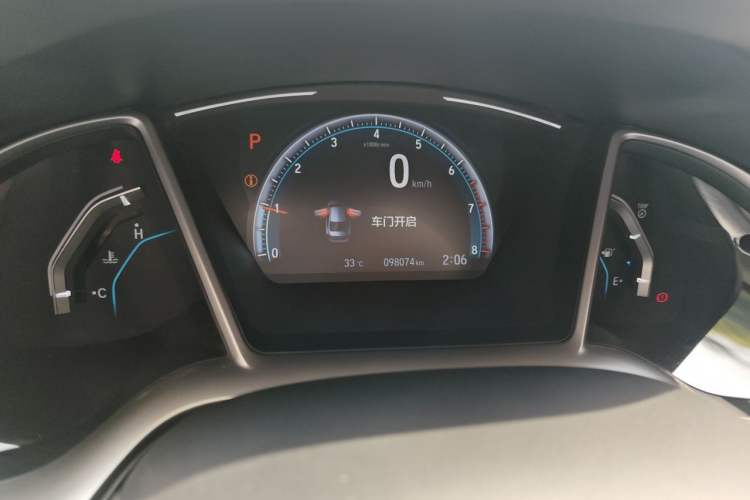 Used Honda Civic 2016 220TURBO CVT Luxury Edition Odometer Close Up