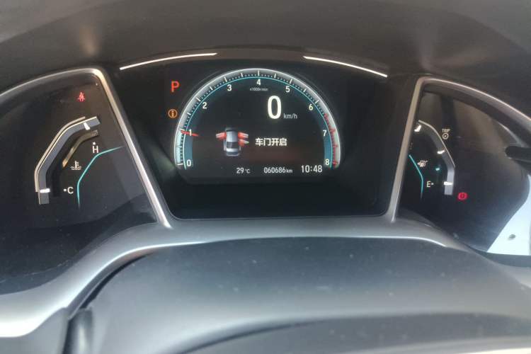 Used Honda Civic 2016 220TURBO CVT Luxury Edition Odometer Close Up