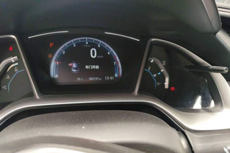 Used Honda Civic 2016 220TURBO CVT Luxury Edition Odometer Close Up