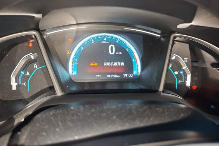 Used Honda Civic 2016 220TURBO CVT Luxury Edition Odometer Close Up