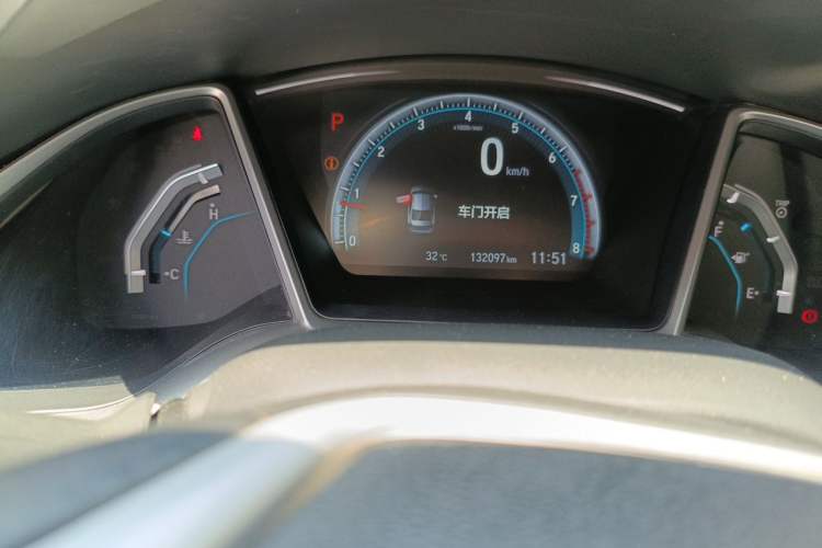 Used Honda Civic 2016 220TURBO CVT Luxury Edition Odometer Close Up