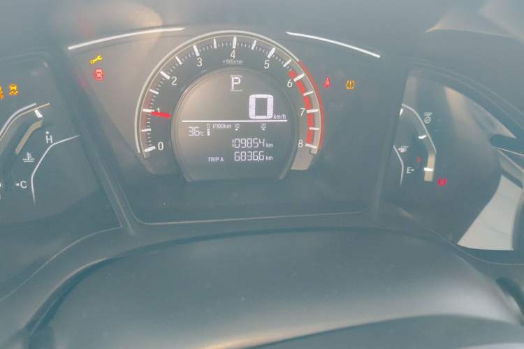 Used Honda Civic 2016 180TURBO CVT Comfort Version Odometer Close Up