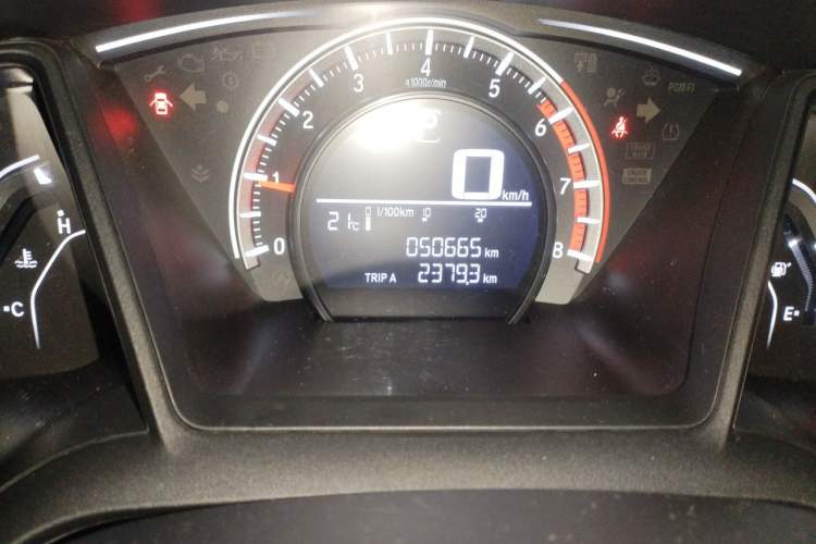 Used Honda Civic 2016 180TURBO CVT Comfort Version Odometer Close Up