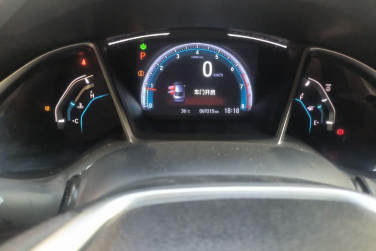 Used Honda Civic 2016 220TURBO CVT Luxury Edition Odometer Close Up