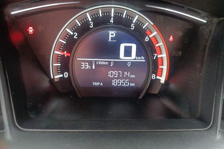 Used Honda Civic 2016 180TURBO CVT Comfort Version Odometer Close Up