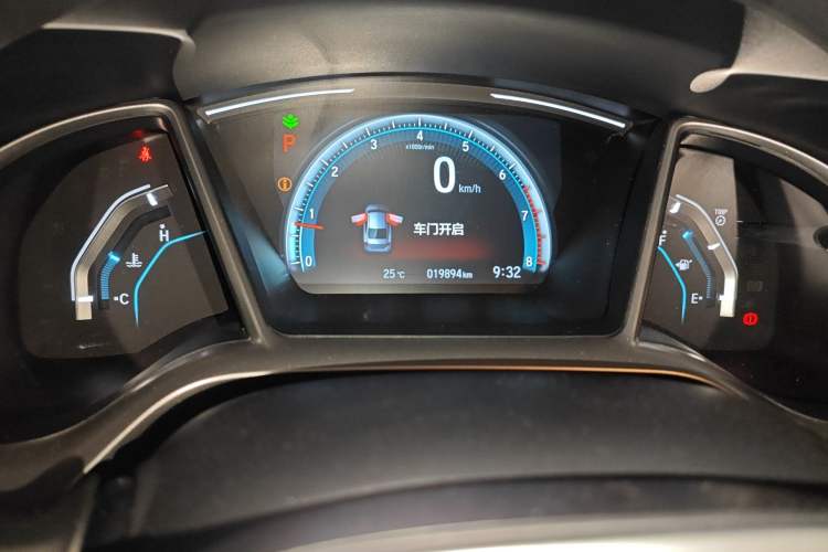 Used Honda Civic 2016 220TURBO CVT Luxury Edition Odometer Close Up