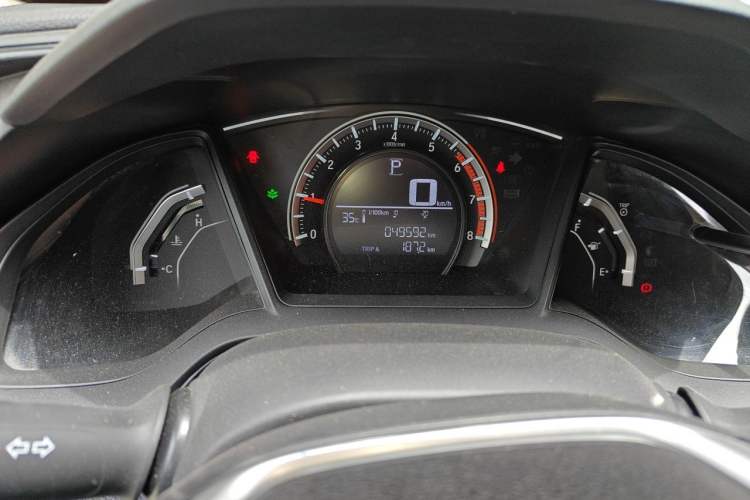 Used Honda Civic 2016 180TURBO CVT Comfort Version Odometer Close Up