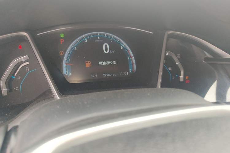 Used Honda Civic 2016 220TURBO CVT Luxury Edition Odometer Close Up