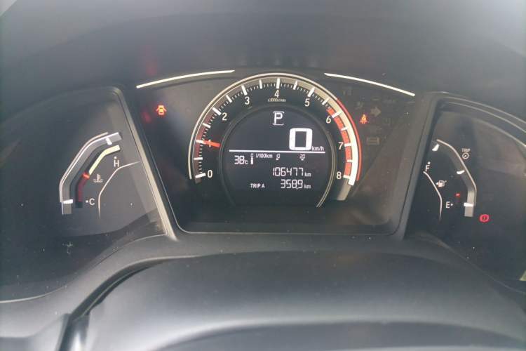 Used Honda Civic 2016 180TURBO CVT Comfort Version Odometer Close Up