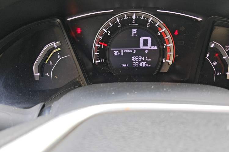 Used Honda Civic 2016 180TURBO CVT Comfort Version Odometer Close Up