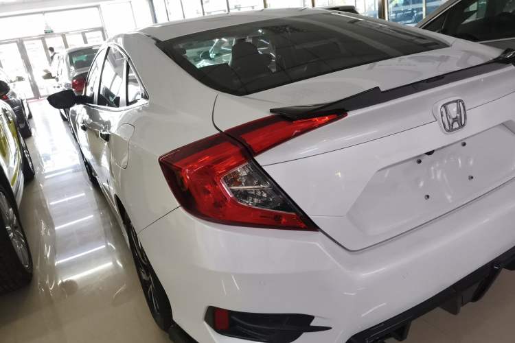 Used Honda Civic 2016 220TURBO CVT Luxury Edition Rear Left 45 Deg
