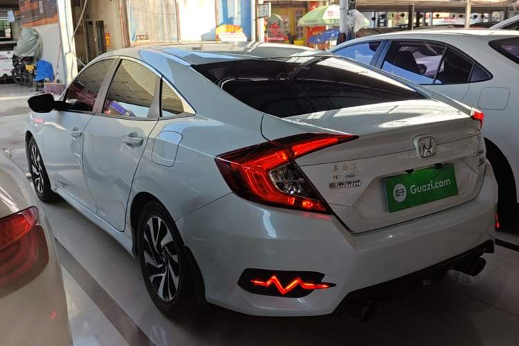 Used Honda Civic 2016 220TURBO CVT Luxury Edition Rear Left 45 Deg