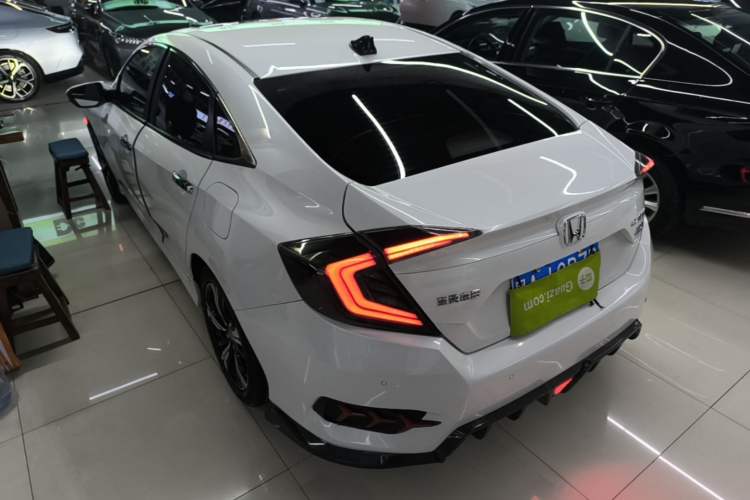 Used Honda Civic 2016 220TURBO CVT Luxury Edition Rear Left 45 Deg