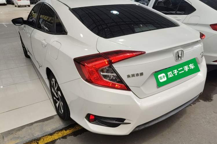 Used Honda Civic 2016 220TURBO CVT Luxury Edition Rear Left 45 Deg