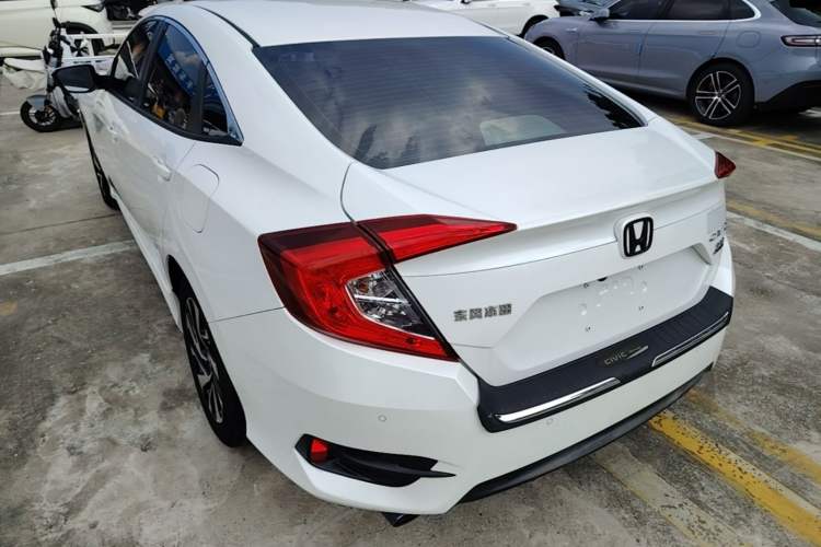 Used Honda Civic 2016 220TURBO Manual Luxury Edition Rear Left 45 Deg
