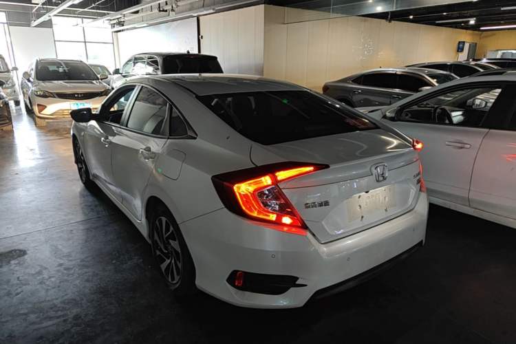 Used Honda Civic 2016 220TURBO Manual Luxury Edition Rear Left 45 Deg