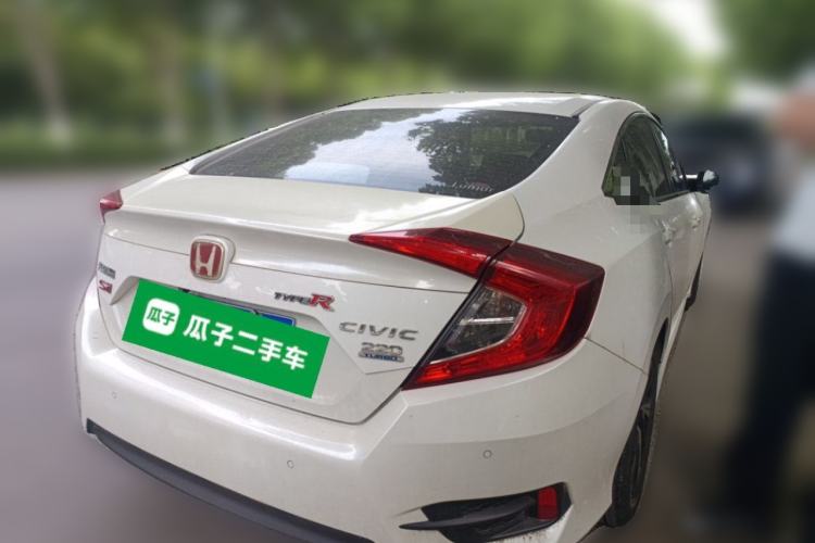 Used Honda Civic 2016 220TURBO CVT Luxury Edition Rear Right 45 Deg