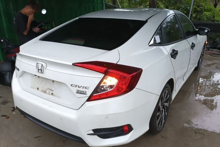 Used Honda Civic 2016 220TURBO CVT Luxury Edition Rear Right 45 Deg