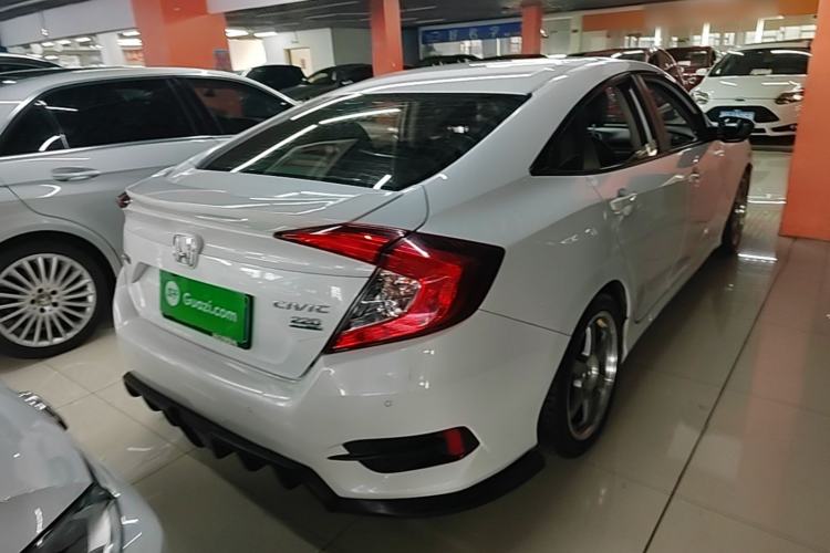Used Honda Civic 2016 220TURBO Manual Luxury Edition Rear Right 45 Deg