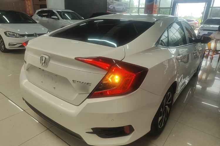 Used Honda Civic 2016 220TURBO CVT Luxury Edition Rear Right 45 Deg