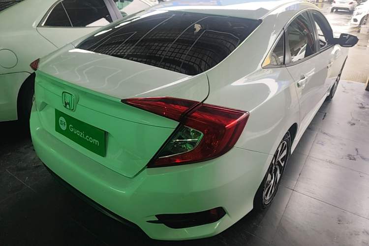 Used Honda Civic 2016 220TURBO CVT Luxury Edition Rear Right 45 Deg