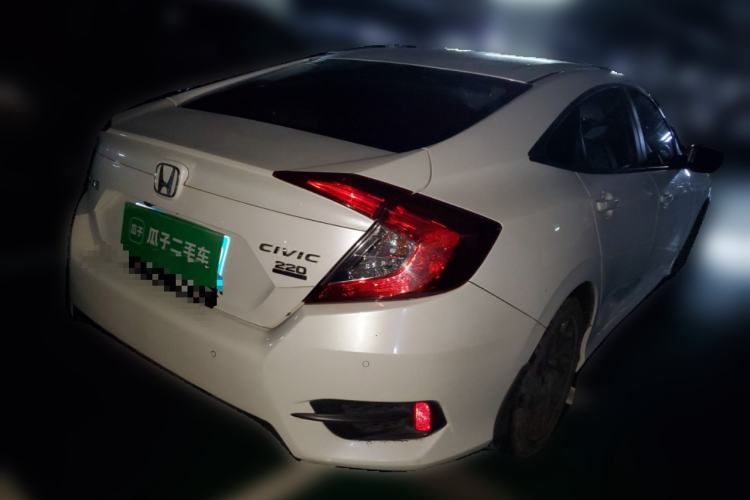 Used Honda Civic 2016 220TURBO Manual Luxury Edition Rear Right 45 Deg