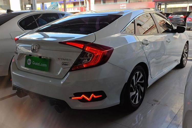 Used Honda Civic 2016 220TURBO CVT Luxury Edition Rear Right 45 Deg