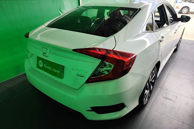 Used Honda Civic 2016 220TURBO CVT Luxury Edition Rear Right 45 Deg