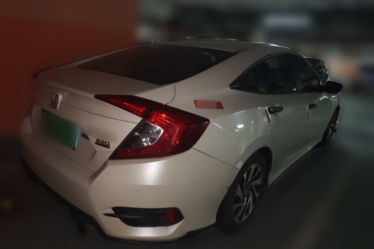 Used Honda Civic 2016 220TURBO CVT Luxury Edition Rear Right 45 Deg