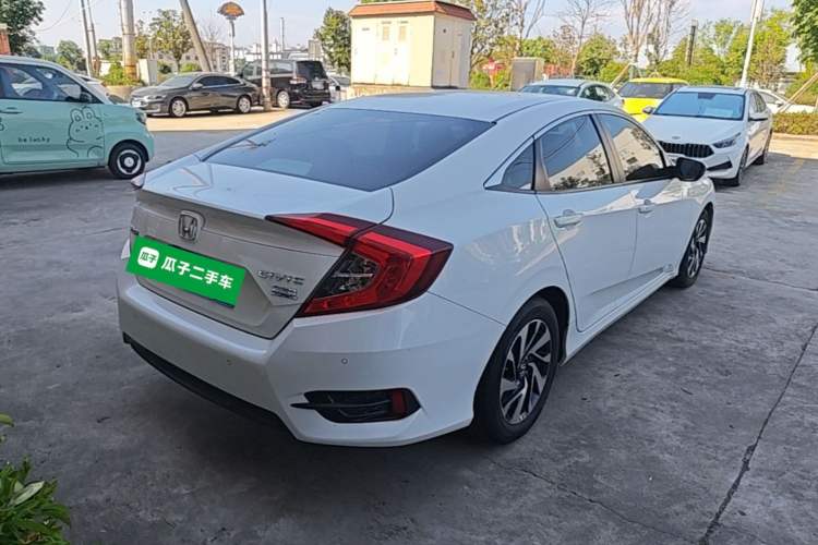 Used Honda Civic 2016 220TURBO CVT Luxury Edition Rear Right 45 Deg