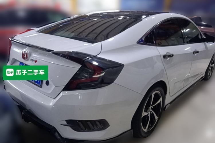 Used Honda Civic 2016 220TURBO Manual Luxury Edition Rear Right 45 Deg
