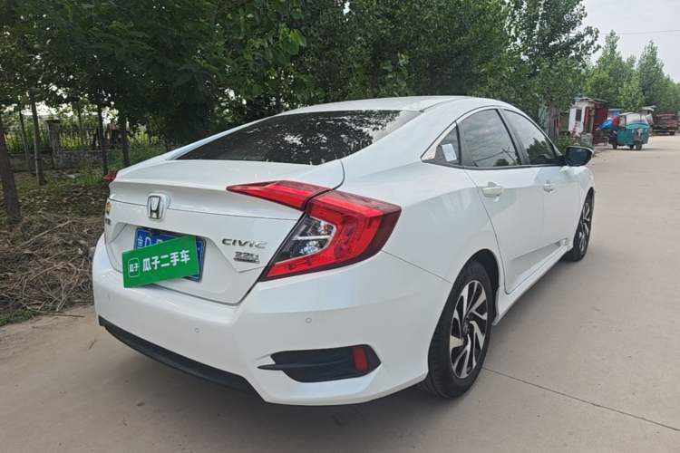 Used Honda Civic 2016 220TURBO CVT Luxury Edition Rear Right 45 Deg