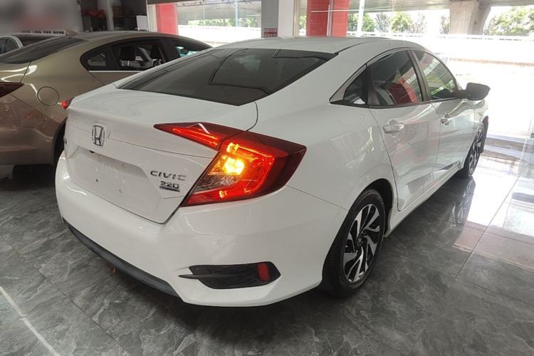 Used Honda Civic 2016 220TURBO CVT Luxury Edition Rear Right 45 Deg