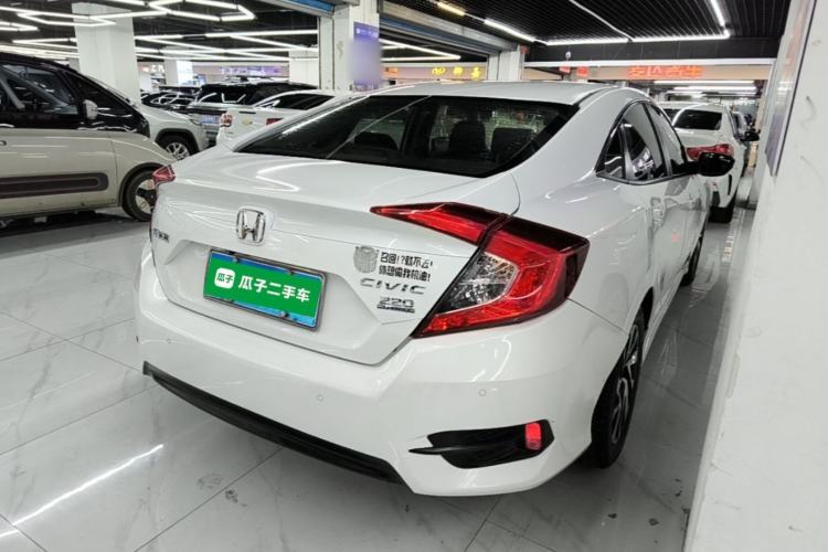 Used Honda Civic 2016 220TURBO CVT Luxury Edition Rear Right 45 Deg